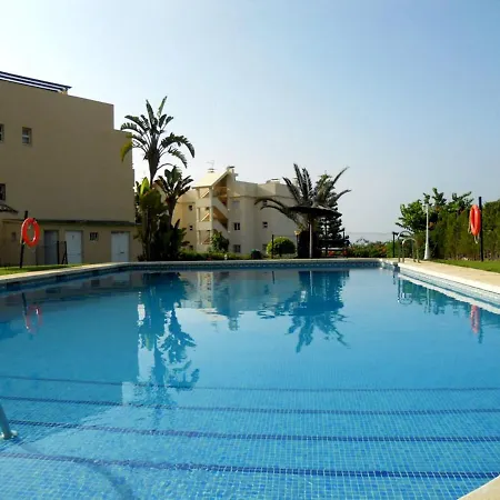 Elegant In 80 M² With Shared Pool דירה *