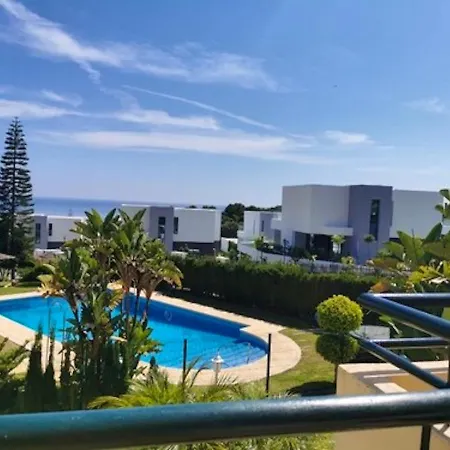 Elegant In 80 M² With Shared Pool דירה *
